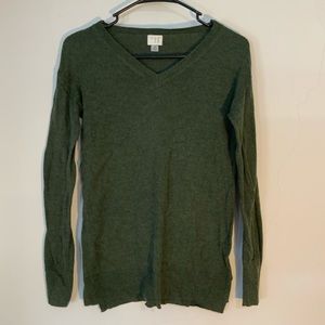 Basic green v neck sweater